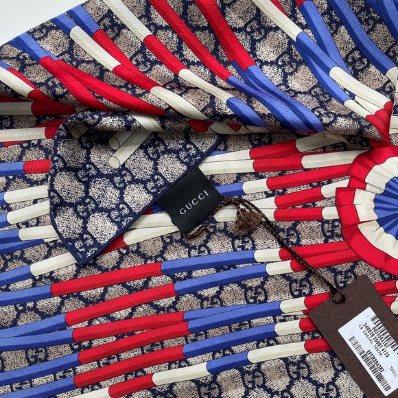 New Gucci Scarf Logo GG Print Club WEB Blue Silk Wrap with Gucci Gift Box - Picture 12 of 13